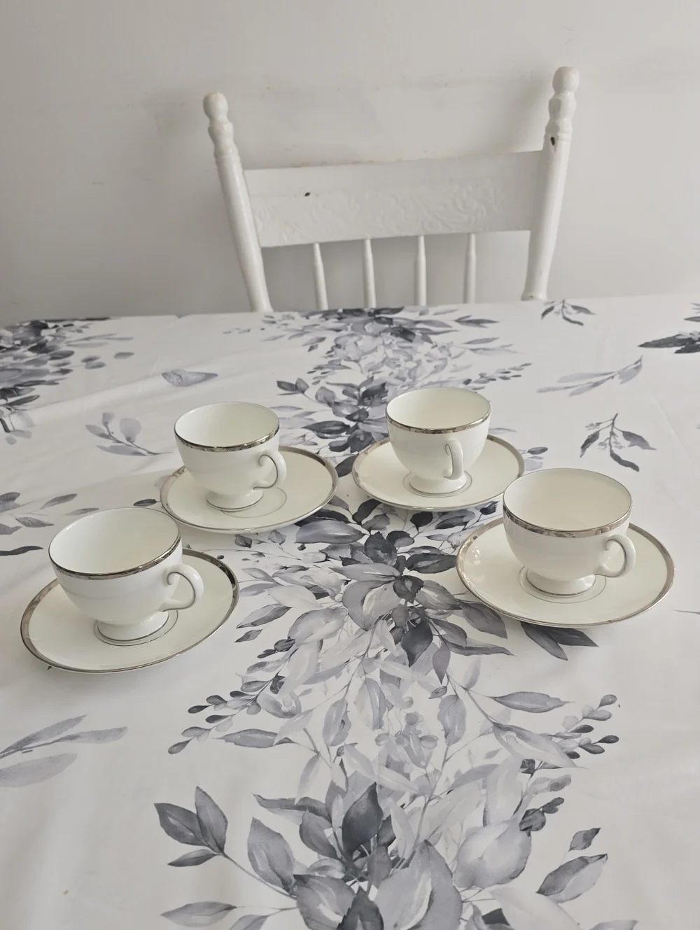 Wedgwood Bone China 4 Cups 4 Saucers Carlyn Made In England White